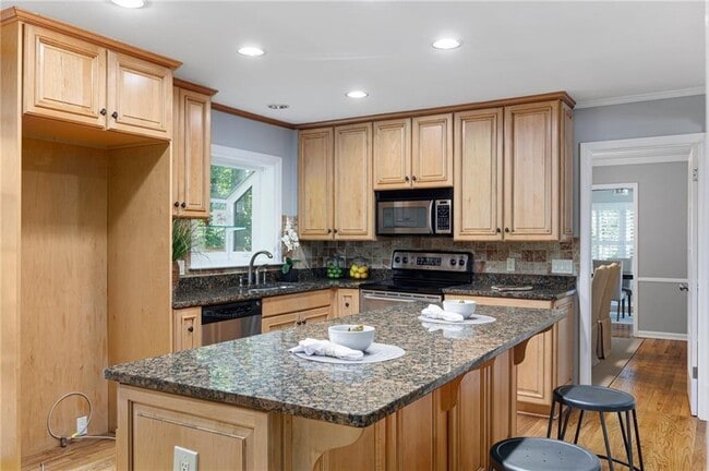 Building Photo - 390 Highbrook Dr NE