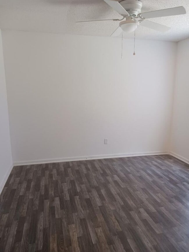 Building Photo - North Charleston Townhome