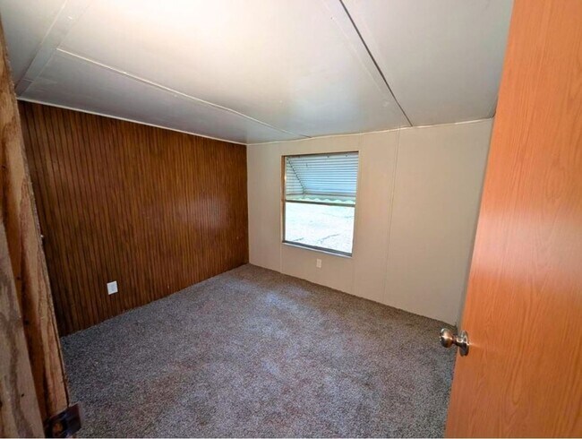 Building Photo - 70 Chanson Ct