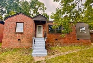 Building Photo - 953 41st St