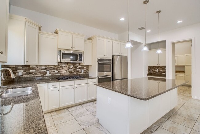 Building Photo - 237 E Lynx Pl