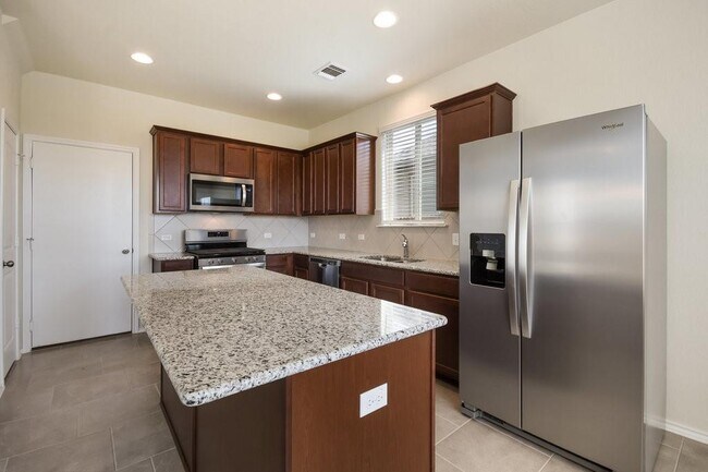 Building Photo - 256 La Dera Dr