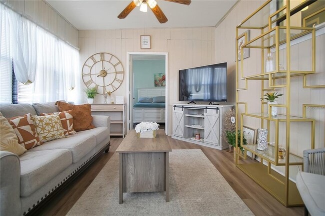 Foto del edificio - 251 Patterson Rd