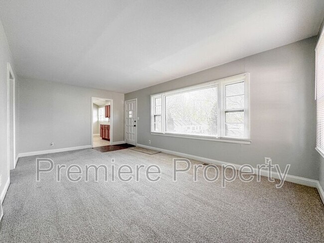 Building Photo - 9724 E 34th St S