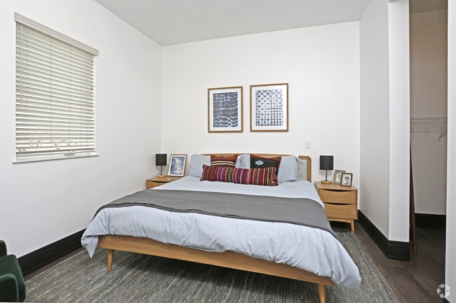 1HAB, 1BA - 825 ft² - Quarry Town