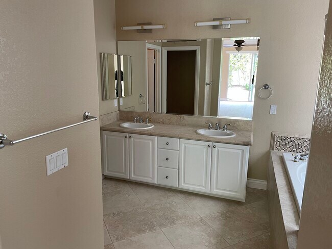 Baño de arriba - 5028 Pearlman Way