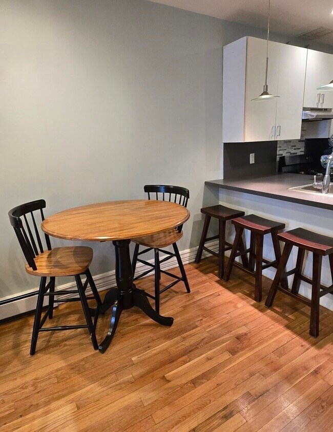 Foto del edificio - 129 Clinton St