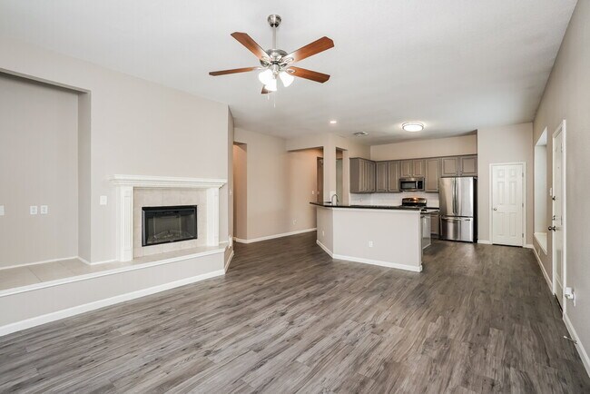 Foto del edificio - 8911 Cypress Square Dr