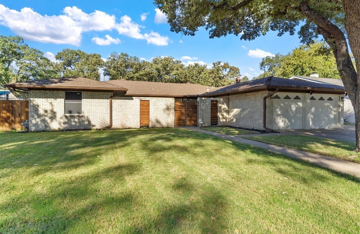 Foto principal - 1521 Oak Creek Dr