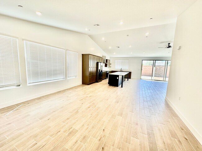 Foto del edificio - 5-Bedroom Lennar in Riverstone Community