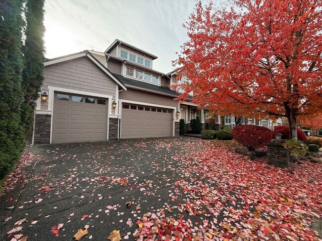 Foto del edificio - Stunning large 3 bedroom plus bonus rooms ...