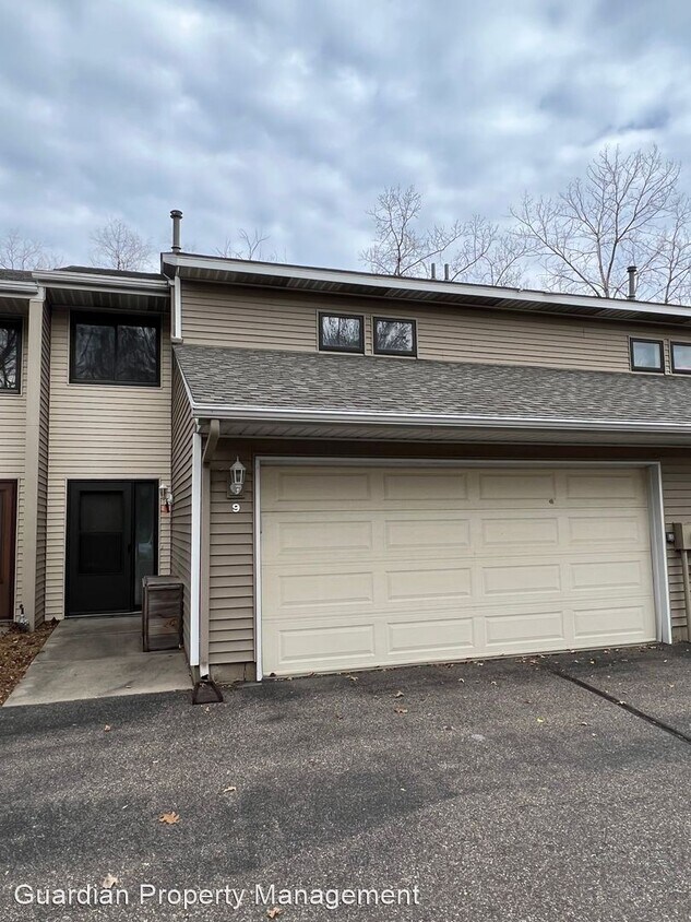 Primary Photo - 2 br, 2 bath House - 9 Round Lake Trail