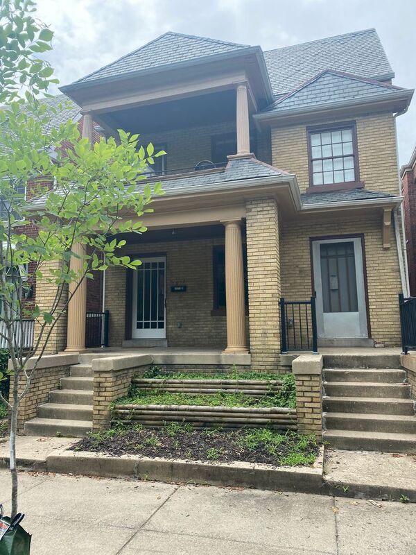 Building Photo - 2913 W Grace St