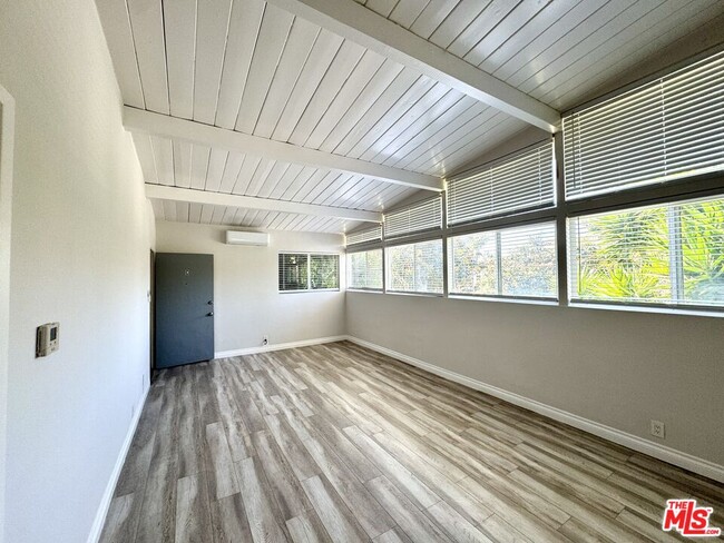 Foto del edificio - 226 S Gale Dr