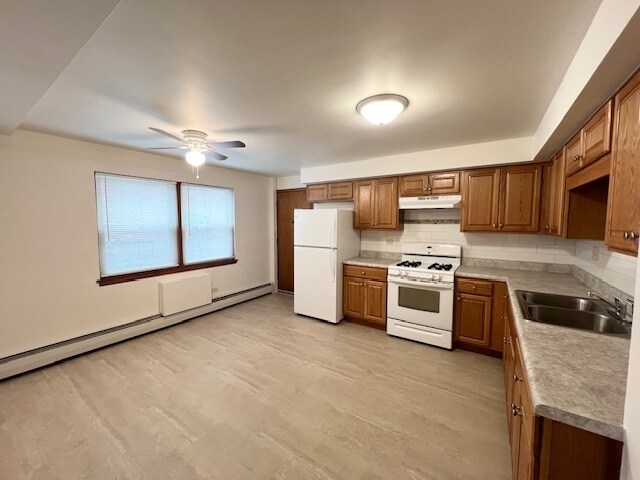 Building Photo - 7912 W Belmont Ave