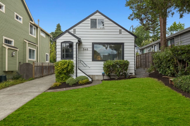 Building Photo - 546 NE 84th St