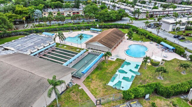 Foto del edificio - 701 Lori Dr