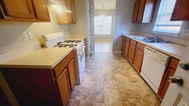 Building Photo - 1607 Eagles Landing Dr