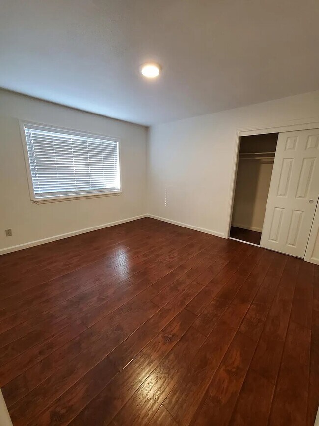 Building Photo - 331 Las Palmas Ave