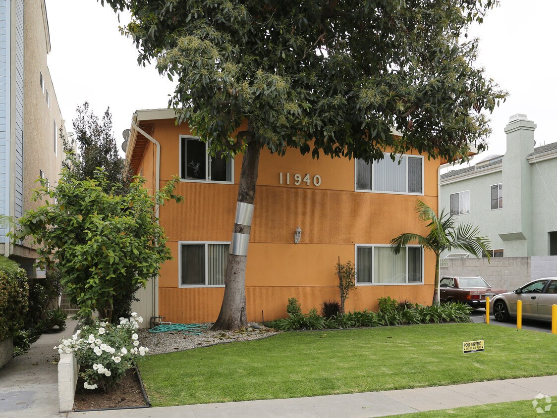 Building Photo - 11940 Avon Way