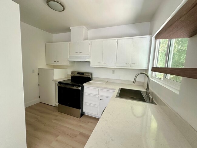 Kitchen 1 - 6315 Primrose Ave