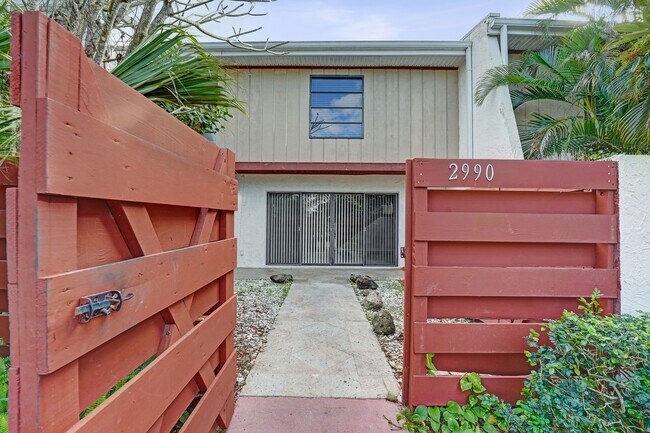 Foto del edificio - Great Townhome in Hollywood