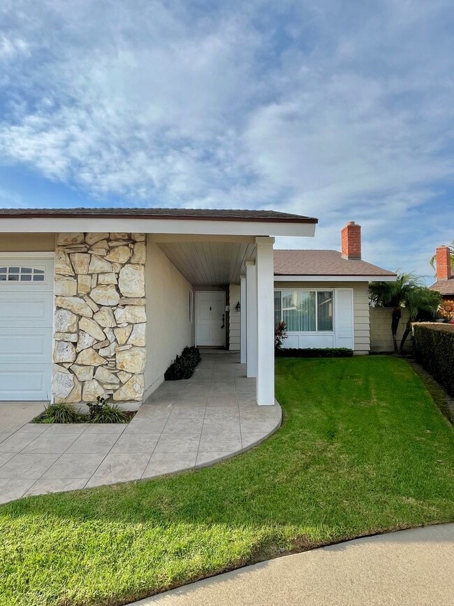 Building Photo - Charming 3 Bedroom, 2 Bath Single Family Home for rent in Seal Beach, CA!