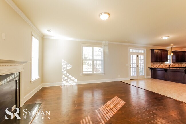 Building Photo - Your dream home is move-in ready!