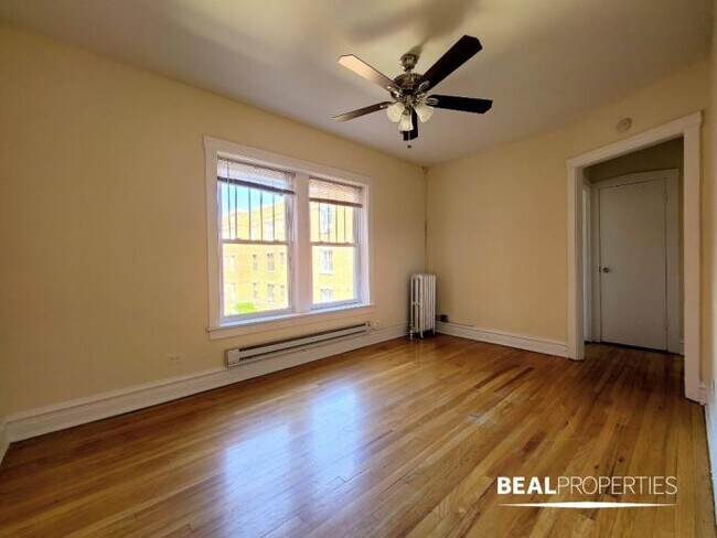 Building Photo - 1 bedroom in CHICAGO IL 60657
