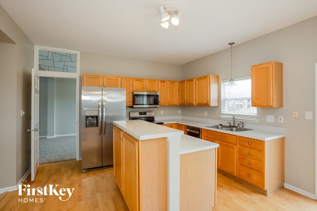 Building Photo - 13947 Royalwood Dr