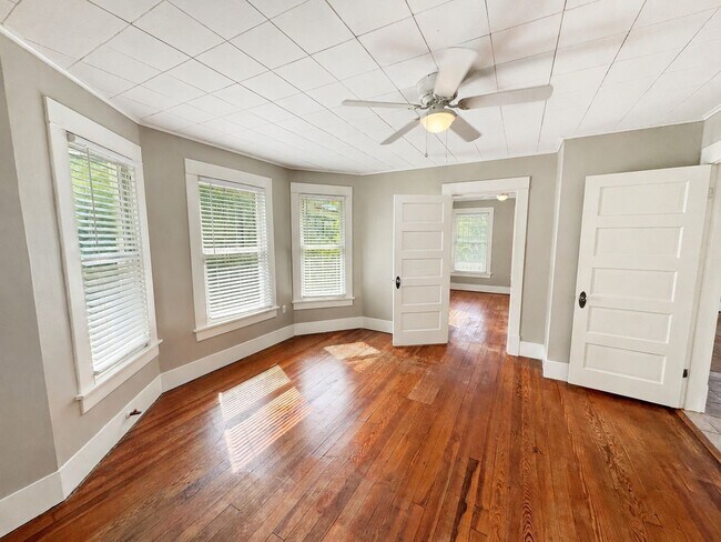 Building Photo - 3012 Avenue O 1/2
