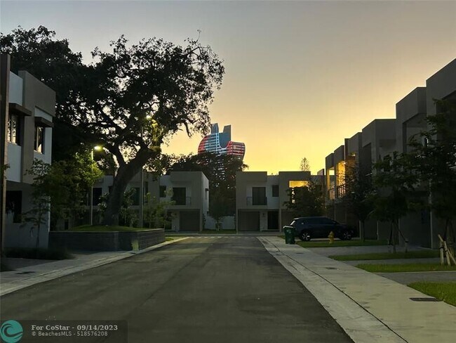 Foto del edificio - 4110 N Oaks Pl