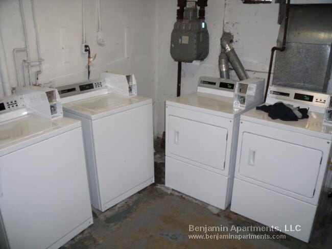 Foto del edificio - 226 Parker Hill Ave