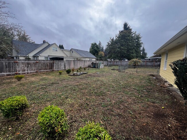 Foto del edificio - 3-Bedroom 1-Bathroom home in Eugene