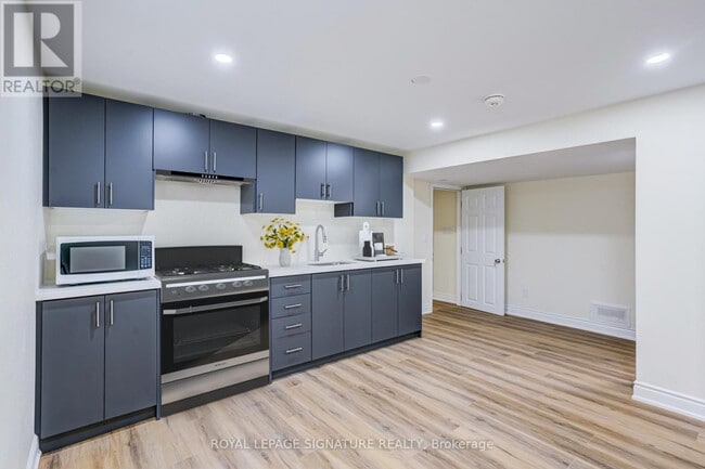 Building Photo - 854 Yates Dr