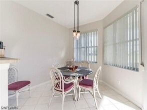 Building Photo - 8529 Fairway Bend Dr