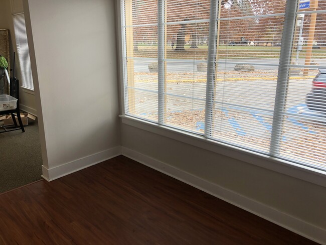 Living room - 2917 W Northwest Blvd