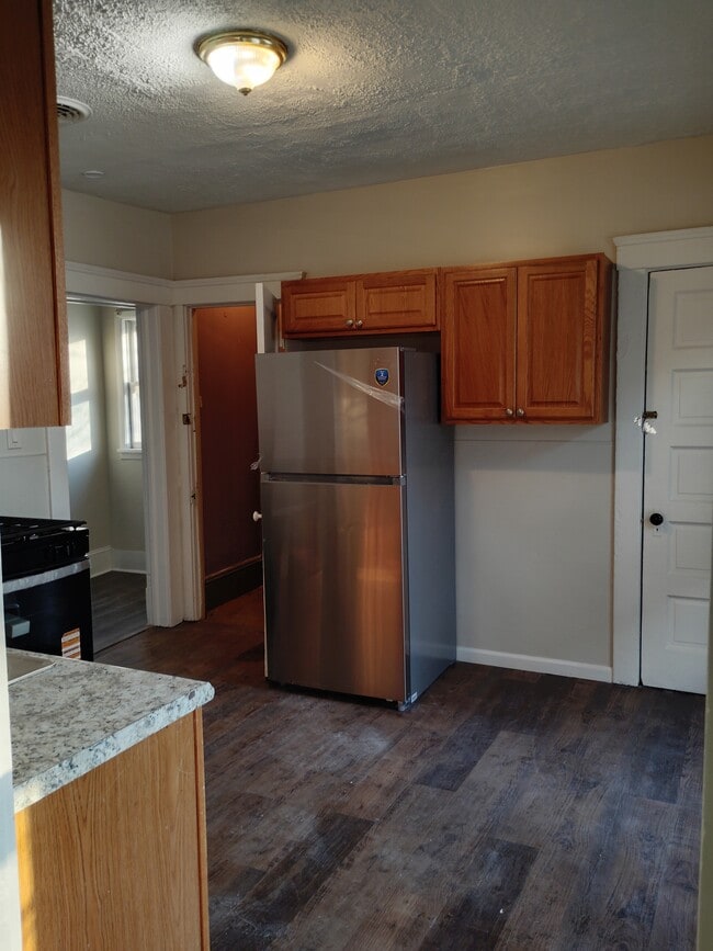 Building Photo - 9521 Macon Ave