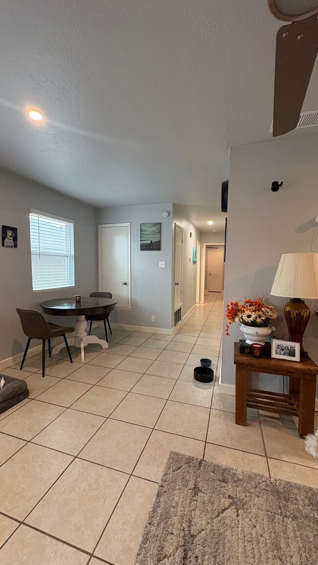 Foto del edificio - 6809 Blue Dawn Trl