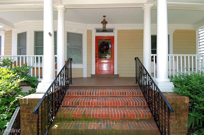 Foto del edificio - 5 Murray Ave