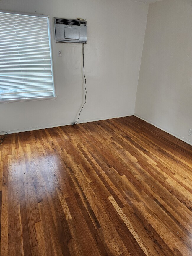 Bedroom - 14460 Dickens St