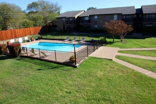Foto del edificio - 7924 Emerald Crest Dr