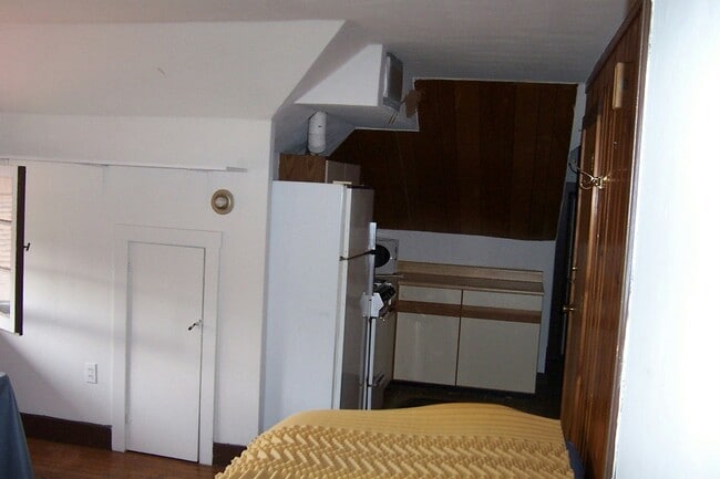 Building Photo - 732 S Forest Ave