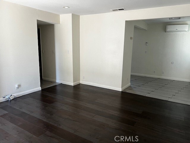 Foto del edificio - 8036 Whitmore St