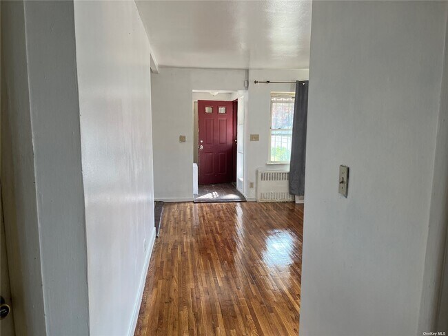 Building Photo - 701 E 79th St