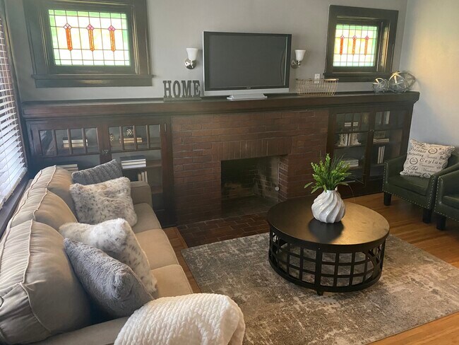 Foto del edificio - 5641 Devonshire Ave