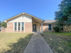 Building Photo - 312 Cedarwood Ln