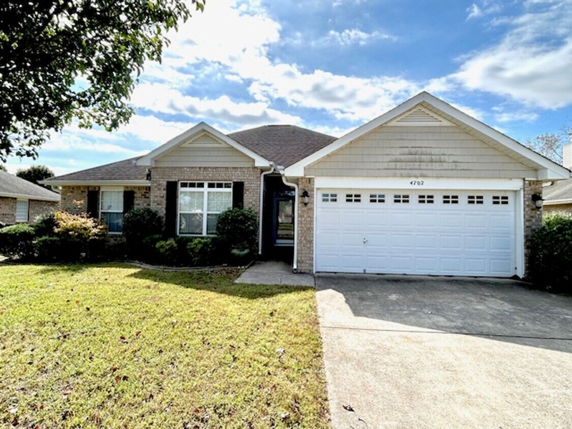 Foto principal - Coming soon! 10/10 Charming 3-bedroom bric...