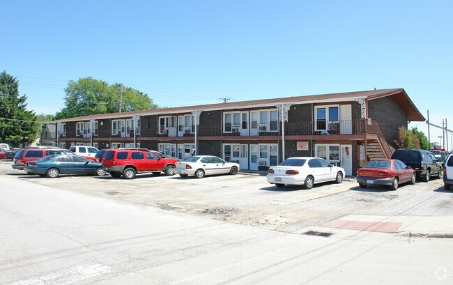 Building Photo - 2027 N Mannheim Rd