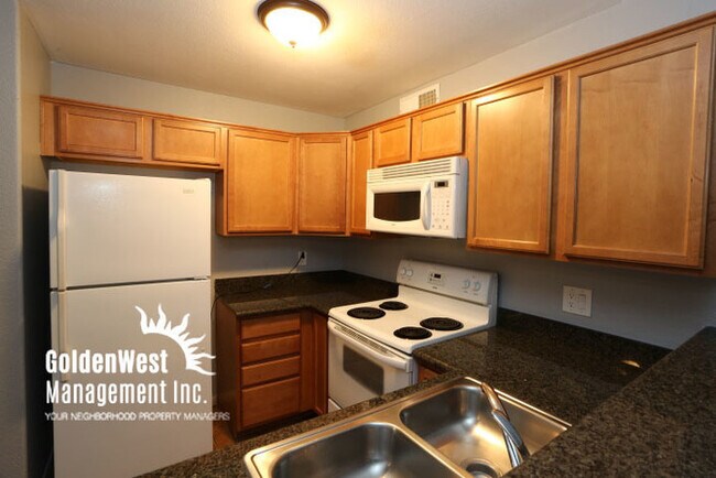 Building Photo - Fully Renovated 2Bdm 2Ba Downstairs Condo